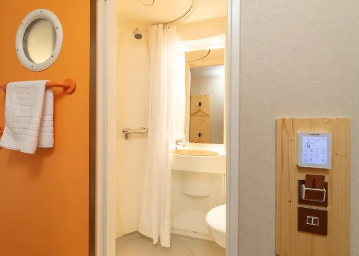 Easyhotel Отель