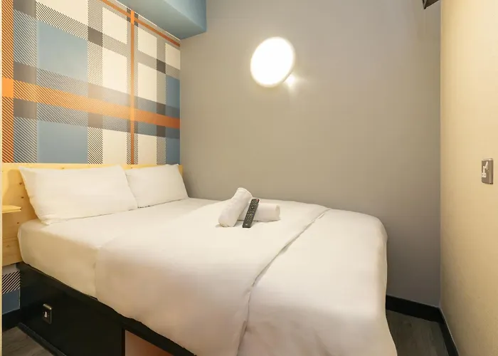 Отель Easyhotel 2*