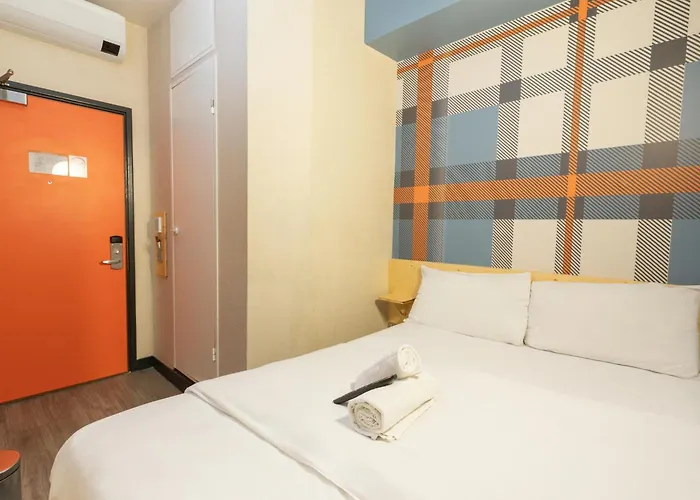 Easyhotel 2*