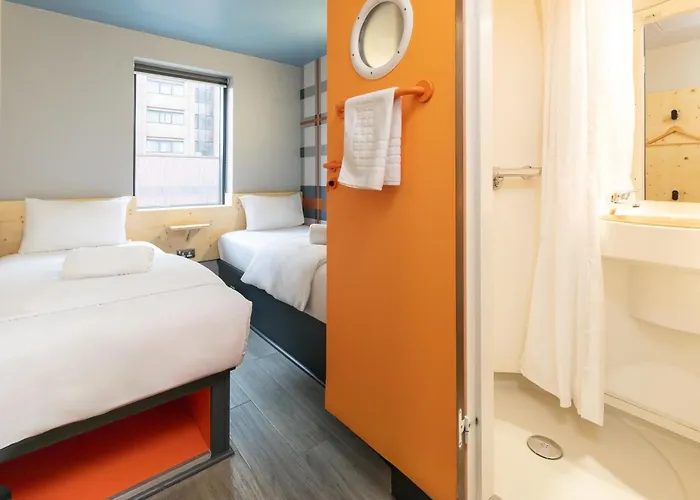 Отель Easyhotel 2*