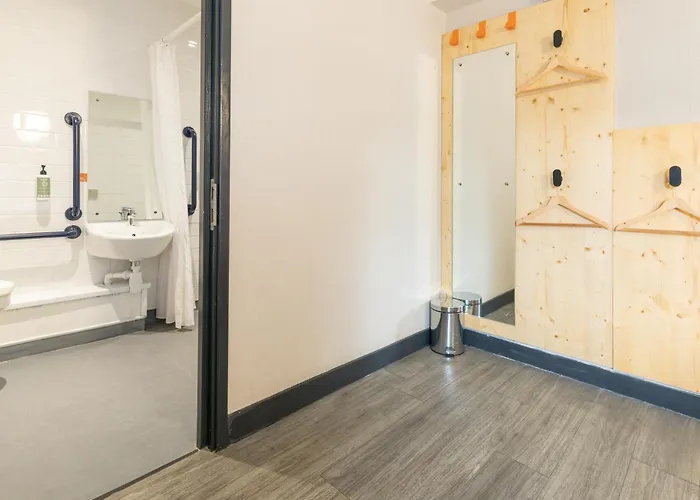 Отель Easyhotel