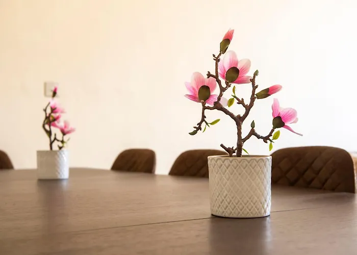 아파트 Stunning 5 Bedroom Apt, Close To Centre, Sec, Hydro And Motorway