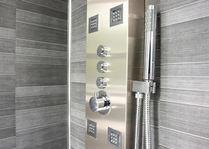 아파트 Stunning 5 Bedroom Apt, Close To Centre, Sec, Hydro And Motorway *