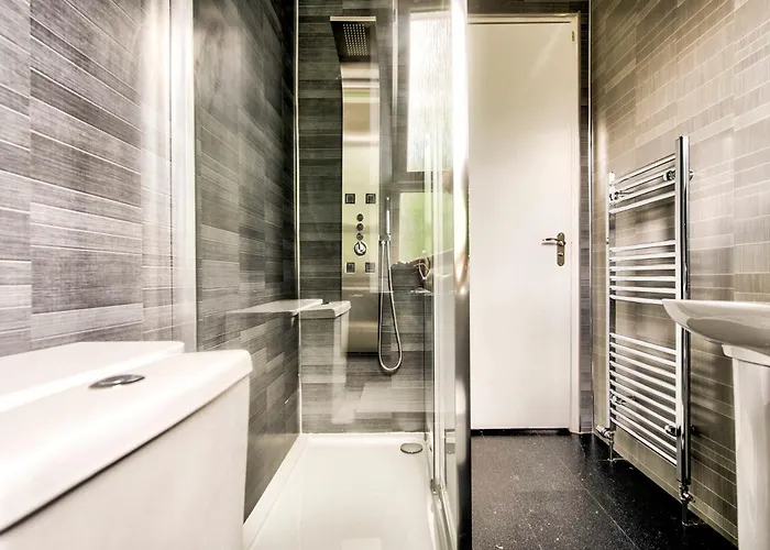 Stunning 5 Bedroom Apt, Close To Centre, Sec, Hydro And Motorway * 글라스고