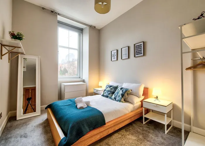 Stylish & Spacious 3 Bedroom In Finnieston, West End *