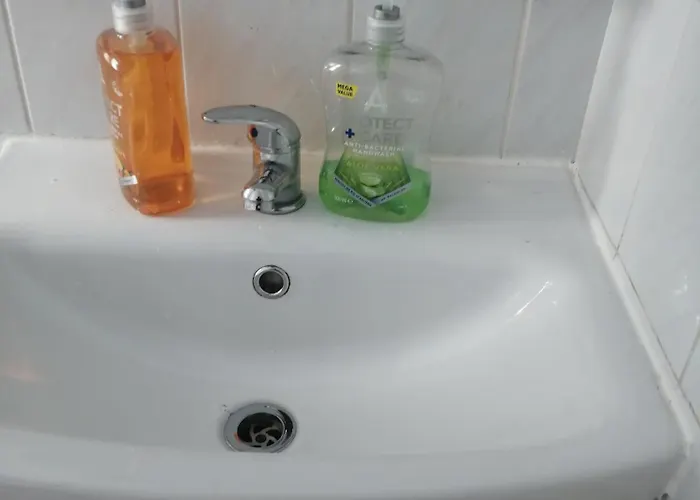 Comfortable With Work Desks In Cheerful City *