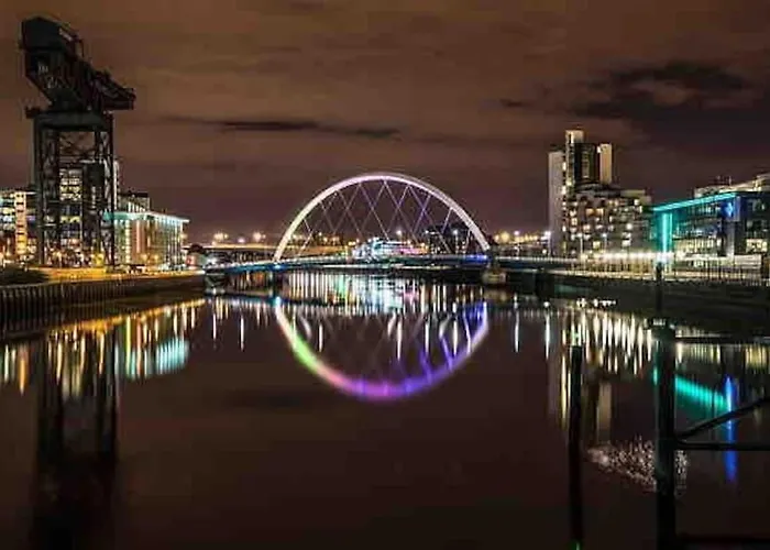 The Naburn - 3 Bed House With Free Parking & Close To Centre Dom wakacyjny Glasgow