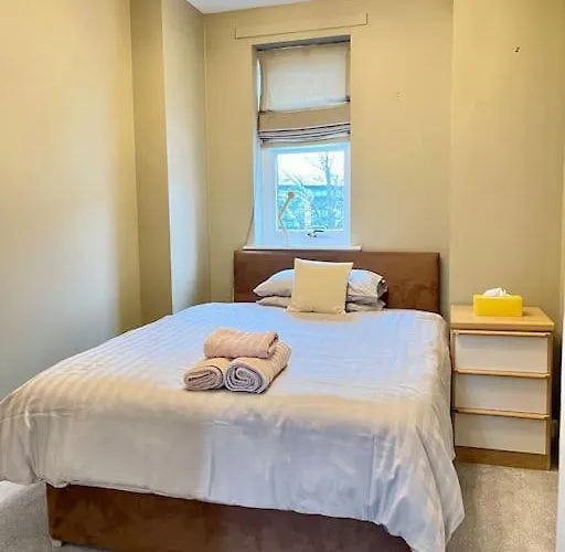 Dom wakacyjny The Naburn - 3 Bed House With Free Parking & Close To Centre Glasgow