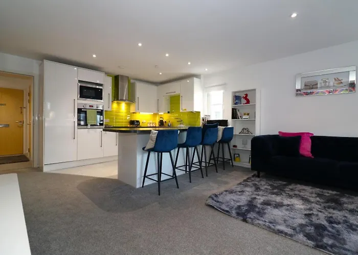 Glas Go Executive 2-bedroom Near Ovo Hydro Free Parking