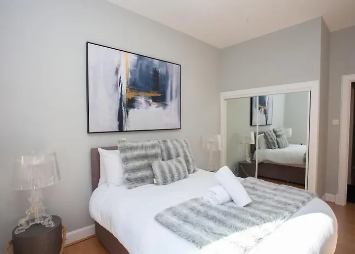 Semesterbostad Modern And Refurbished Flat In Merchant *