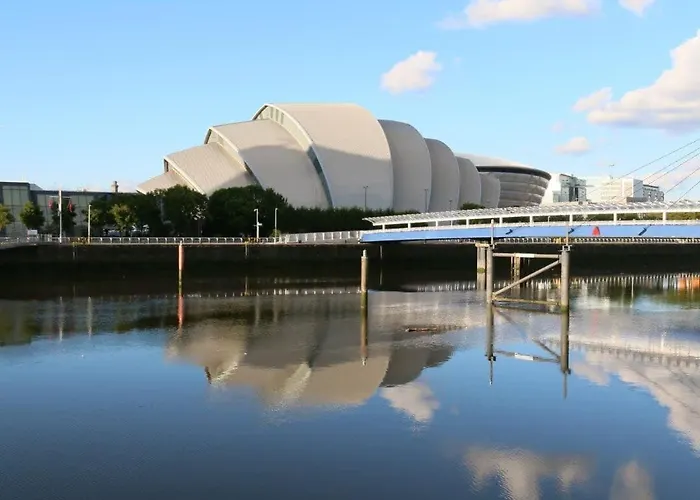Getaway With Free Parking * Glasgow