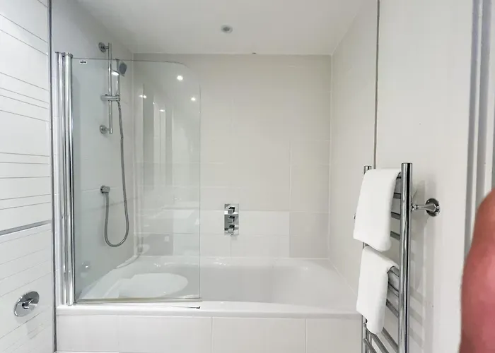 Riverside Retreat With Spectacular Views Апартаменты