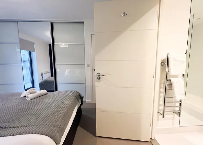 Riverside Retreat With Spectacular Views Глазго