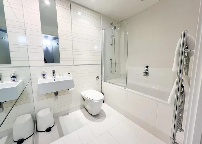 Riverside Retreat With Spectacular Views Апартаменты *