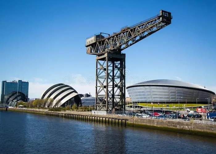 Rustic Floor West End Pad With Balcony, Parking Next To Byers Road, Aston Lane, Uni Glasgow