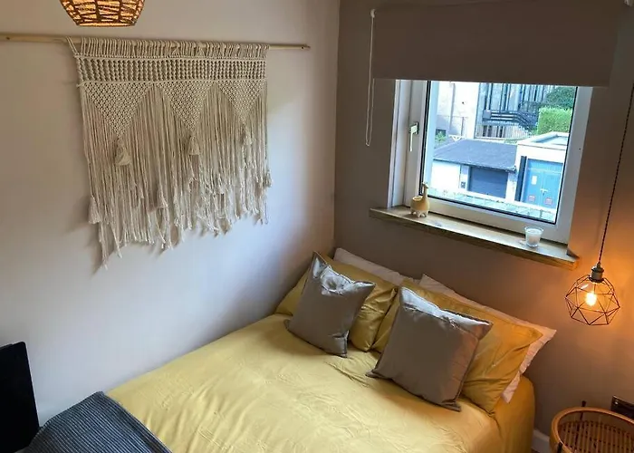 Rustic Floor West End Pad With Balcony, Parking Next To Byers Road, Aston Lane, Uni Lejlighed Glasgow