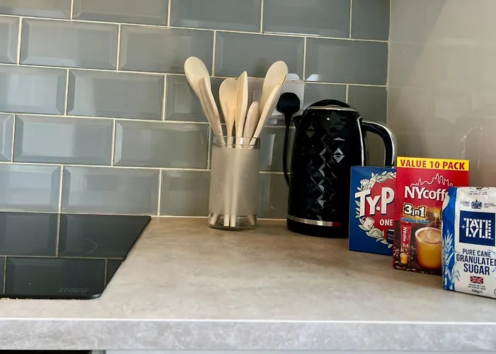 Spacious 2 Bed-flat In - Free Parking דירה