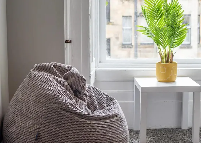 West End Cosy Pop Of Colour - Pass The Keys דירה