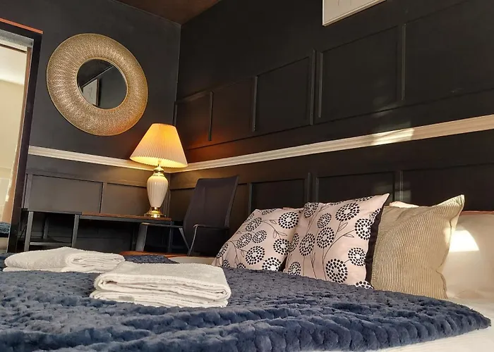 Luxurious With A Private Bathtub And Shared Toilet And Kitchen 10mins From Centre * 格拉斯哥