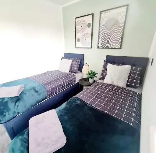 Lovely House With Back Garden - Private Driveway Holiday home