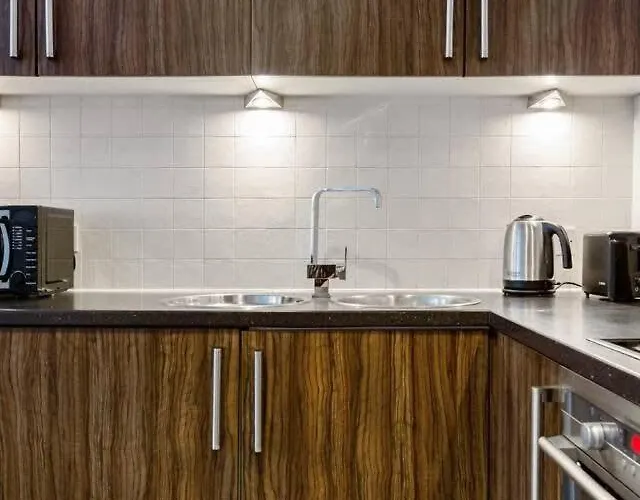 Incredible Contemporary Flat In Heart Of West End Glasgow