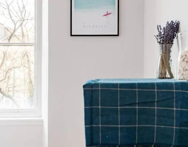 Incredible Contemporary Flat In Heart Of West End Glasgow