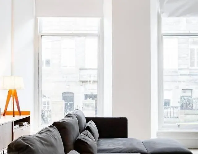 Incredible Contemporary Flat In Heart Of West End Lejlighed *