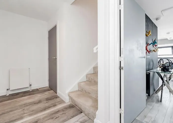 Luxurious Penthouse With Bar At Hydro & Secc * Glasgow