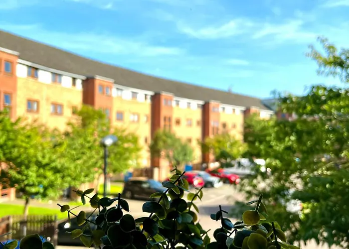 Stylish Modern Flat With Juliet Balcony & Parking Глазго