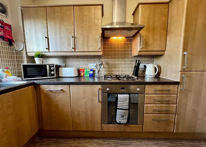 Stylish Modern Flat With Juliet Balcony & Parking *