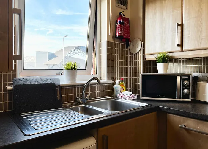 Stylish Modern Flat With Juliet Balcony & Parking * Глазго