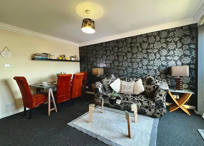 Stylish Modern Flat With Juliet Balcony & Parking Апартаменты