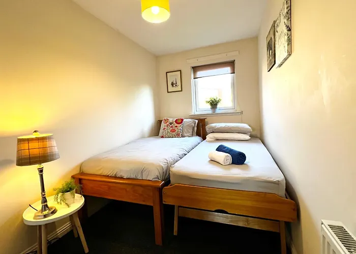 Stylish Modern Flat With Juliet Balcony & Parking *