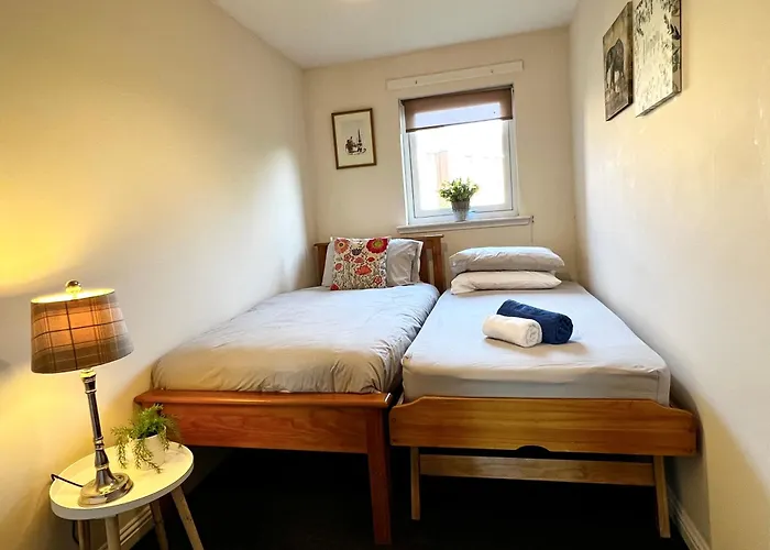 Stylish Modern Flat With Juliet Balcony & Parking *