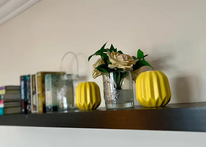 Апартаменты Stylish Modern Flat With Juliet Balcony & Parking