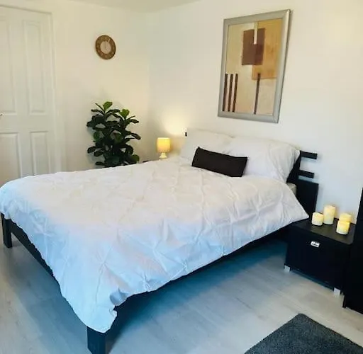 Entire Private 1 Bedroom - Guest In * Glasgow