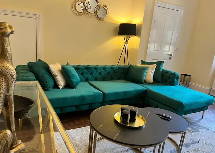 3 Bed - Sleeps 7 - Free Parking - Location 格拉斯哥