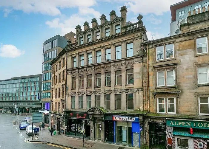 Bright And Duplex In Centre *