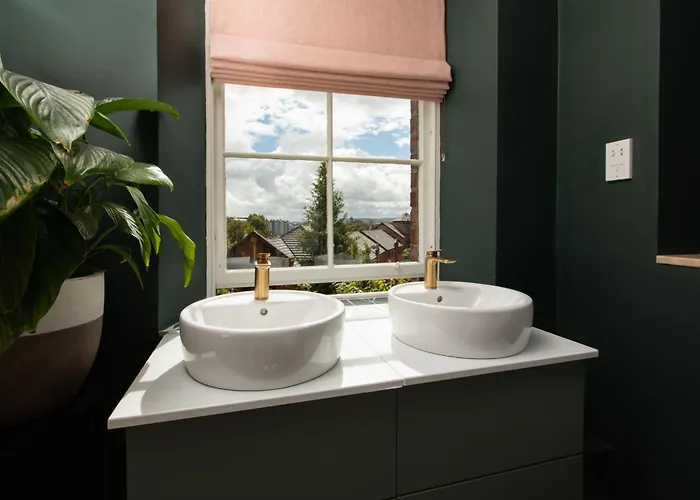 Hotel Celentano's Restaurant With Glasgow