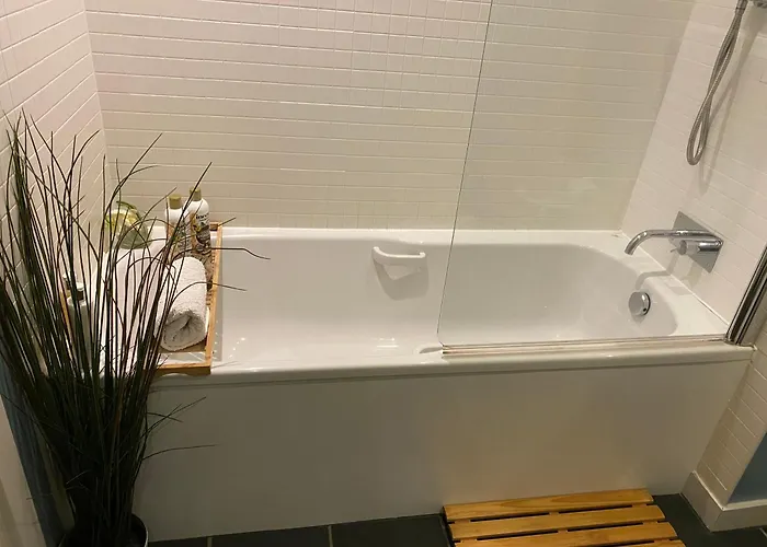 Апартаменты Metropolitan Nest - Easy Walk To Hydro & Secc Center