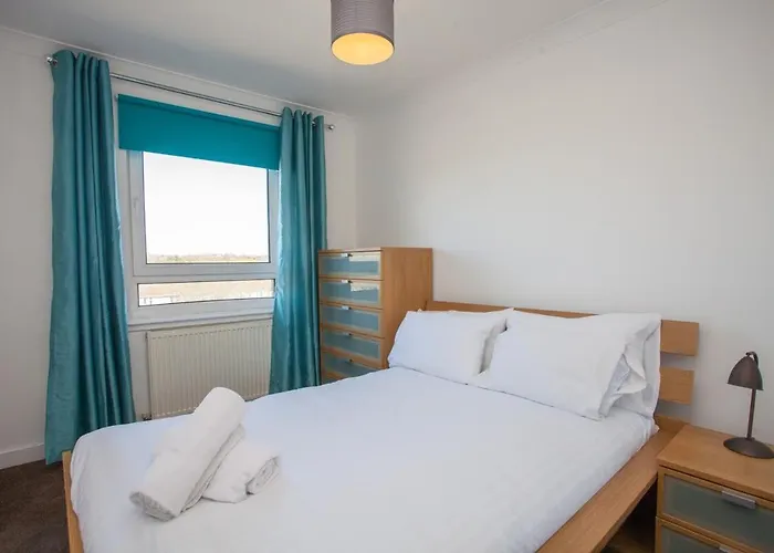 Lägenhet 3 Bedroom Duplex With Free Parking