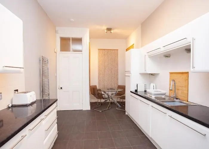 Lovely Flat In Ideal Location Glasgow