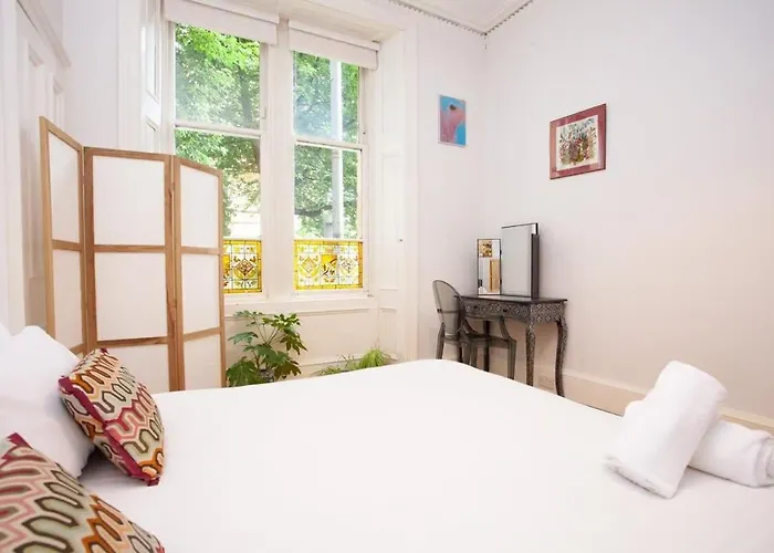 Lovely Flat In Ideal Location * Glasgow