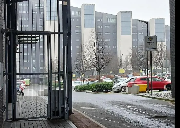 Metropolitan Nest - Easy Walk To Hydro & Secc Center Апартаменты *