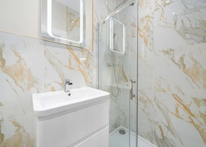 Paisley Road Courtyard * Glasgow