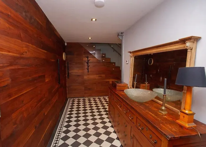 Unique House In Park District *