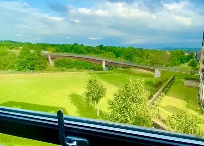 Private Bedroom & Bathroom With Amazing View In Quirky Townhouse Γλασκώβη