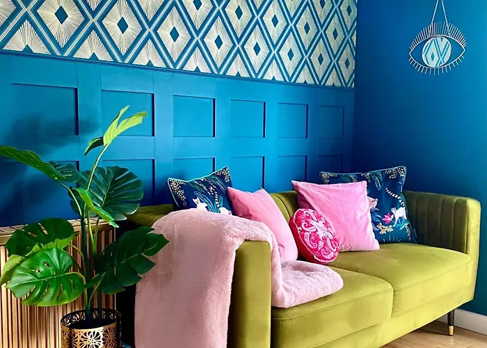 Private Bedroom & Bathroom With Amazing View In Quirky Townhouse * Γλασκώβη