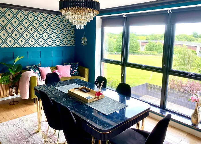 Private Bedroom & Bathroom With Amazing View In Quirky Townhouse