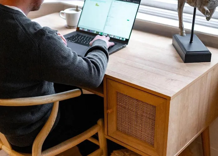 Hamilton - Private Main Door 1br * Glasgow